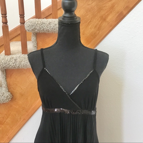 Nikki Mac Dress - Picture 2 of 8